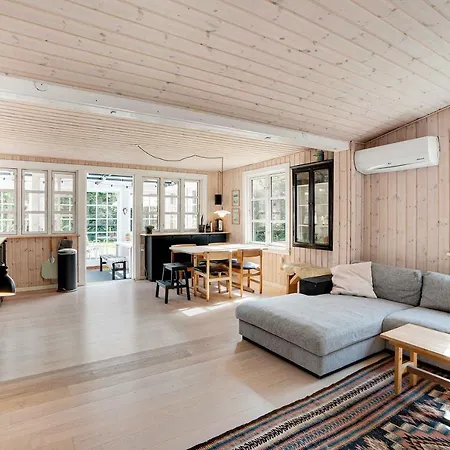 Lovely In Bathrobe Distance To The Best Beach, Ferienhaus Liseleje
