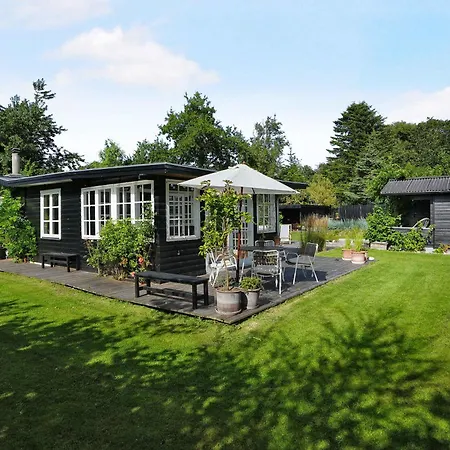 Charming Close To A Beautiful Feriehus *